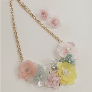 Multi color flower necklace 16” to 18”